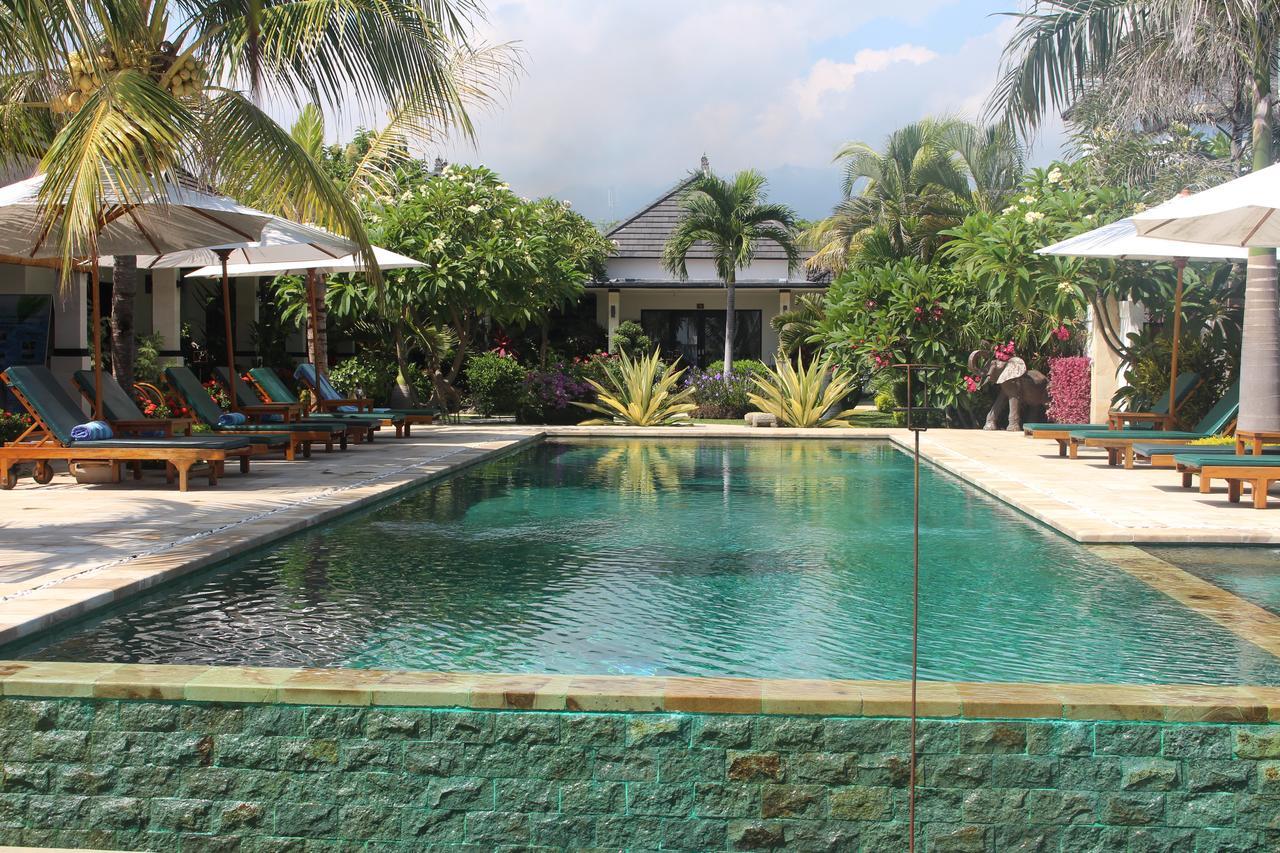 Kelapa Lovina Beach Villa Exterior foto