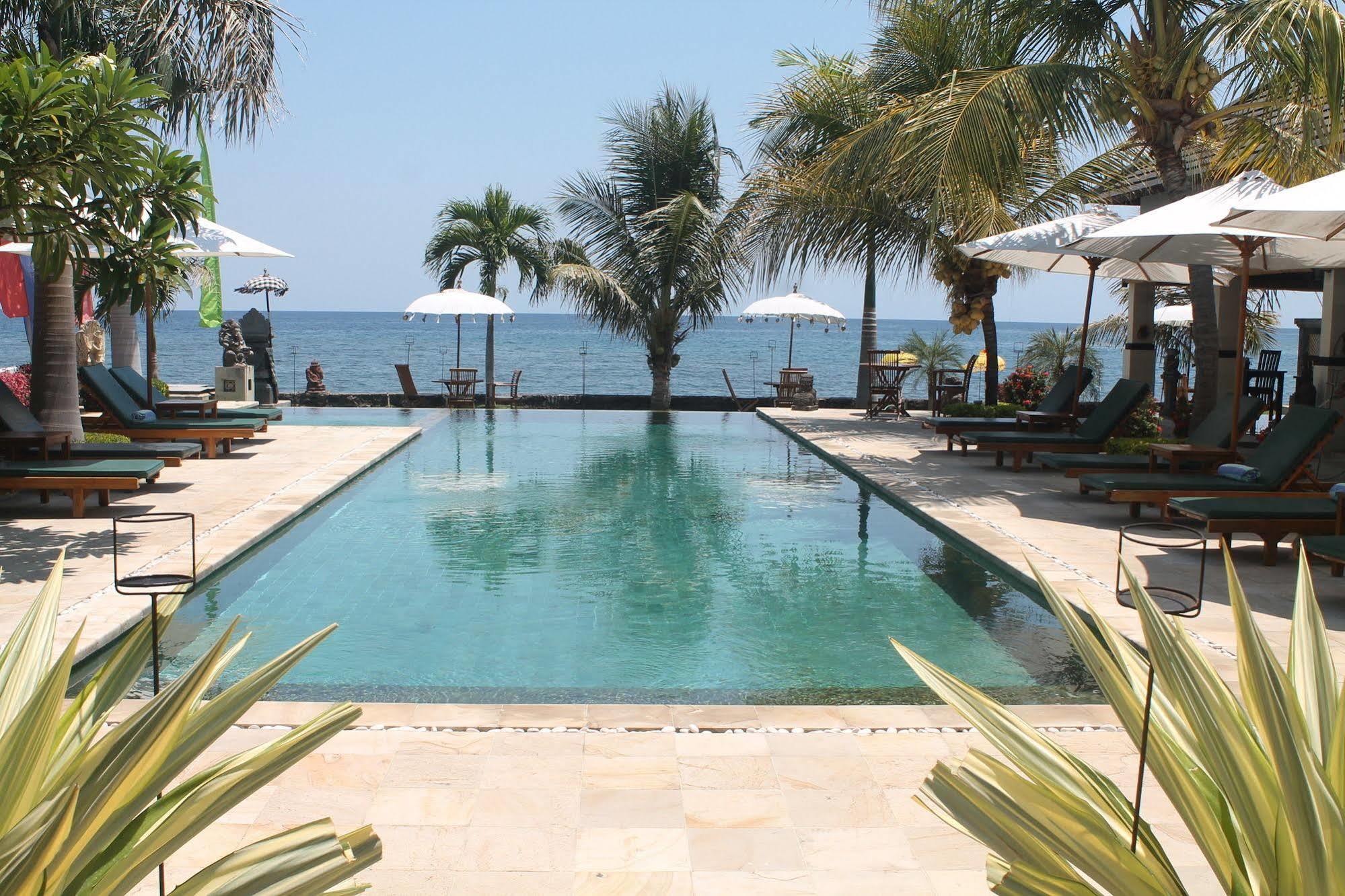 Kelapa Lovina Beach Villa Exterior foto