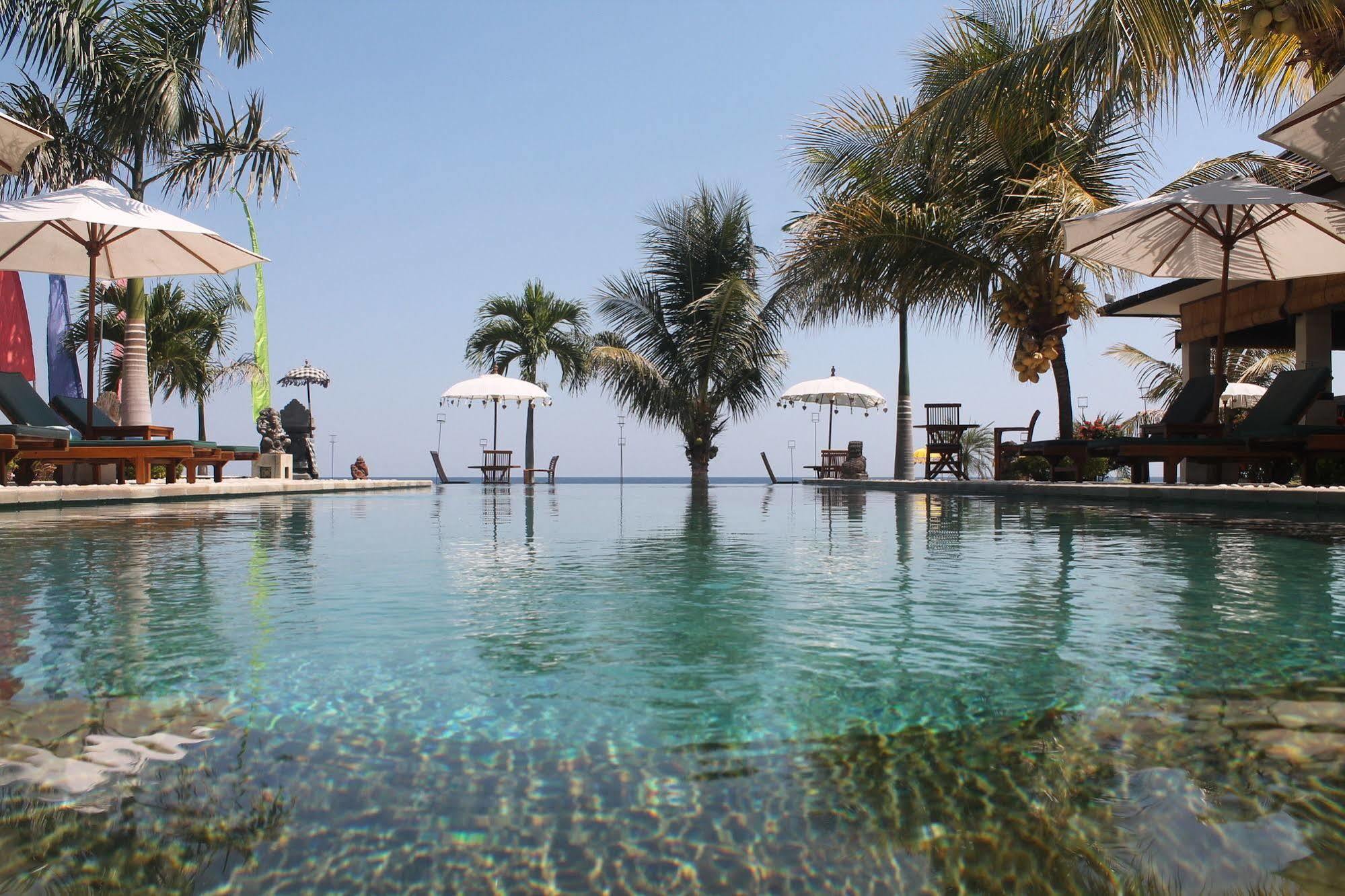 Kelapa Lovina Beach Villa Exterior foto