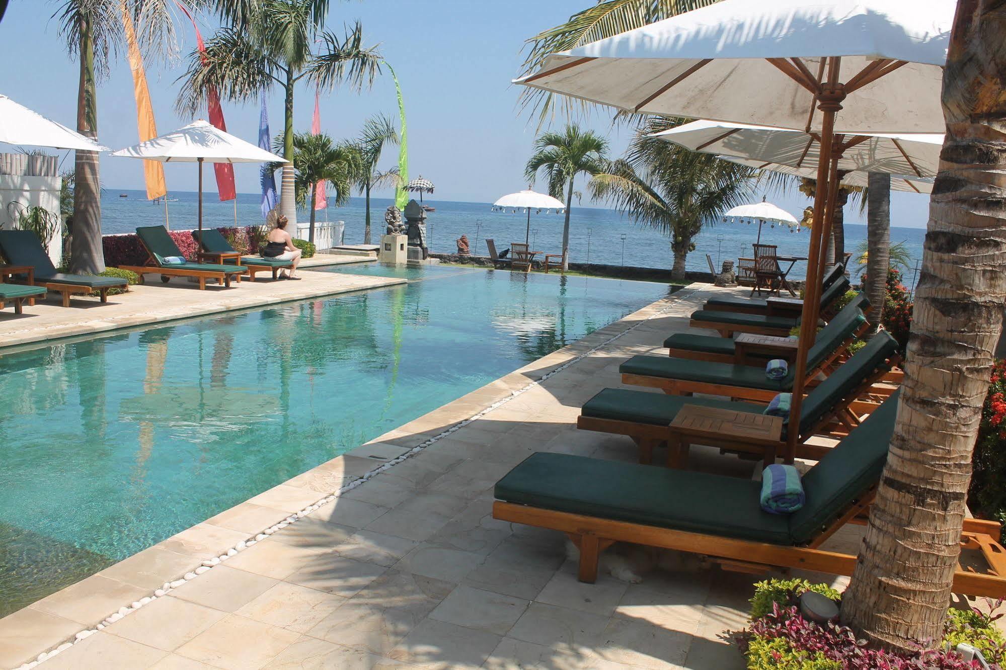 Kelapa Lovina Beach Villa Exterior foto
